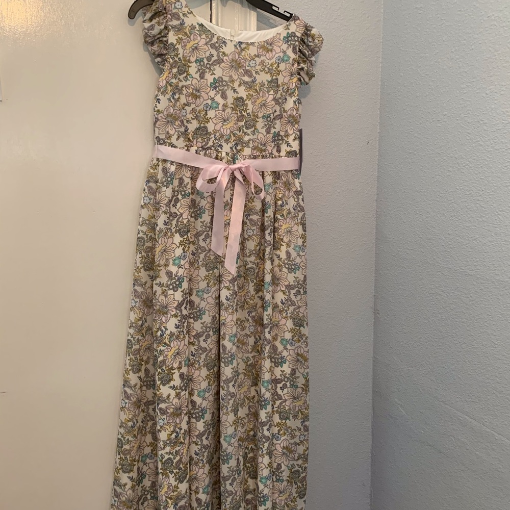 Perfect for Easter. Gorgeous, full length dress.